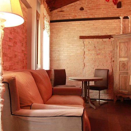 Rosso Charm B&B Венеція Екстер'єр фото