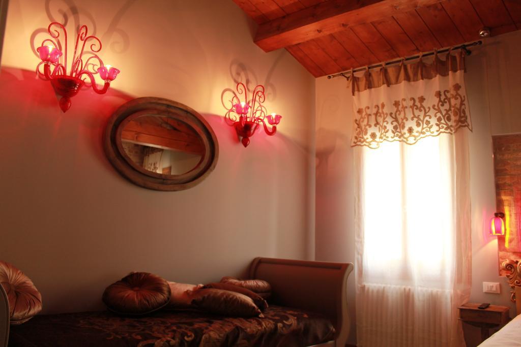 Rosso Charm B&B Венеція Номер фото