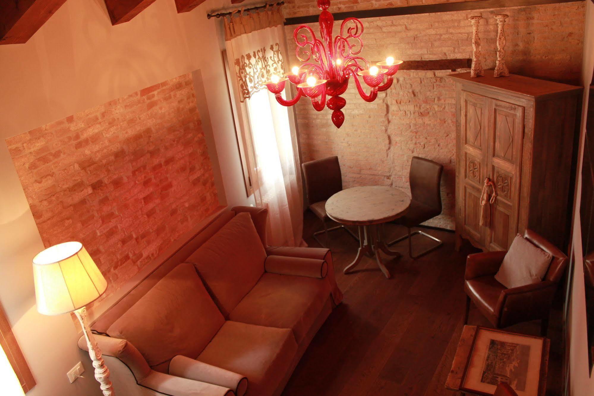 Rosso Charm B&B Венеція Екстер'єр фото